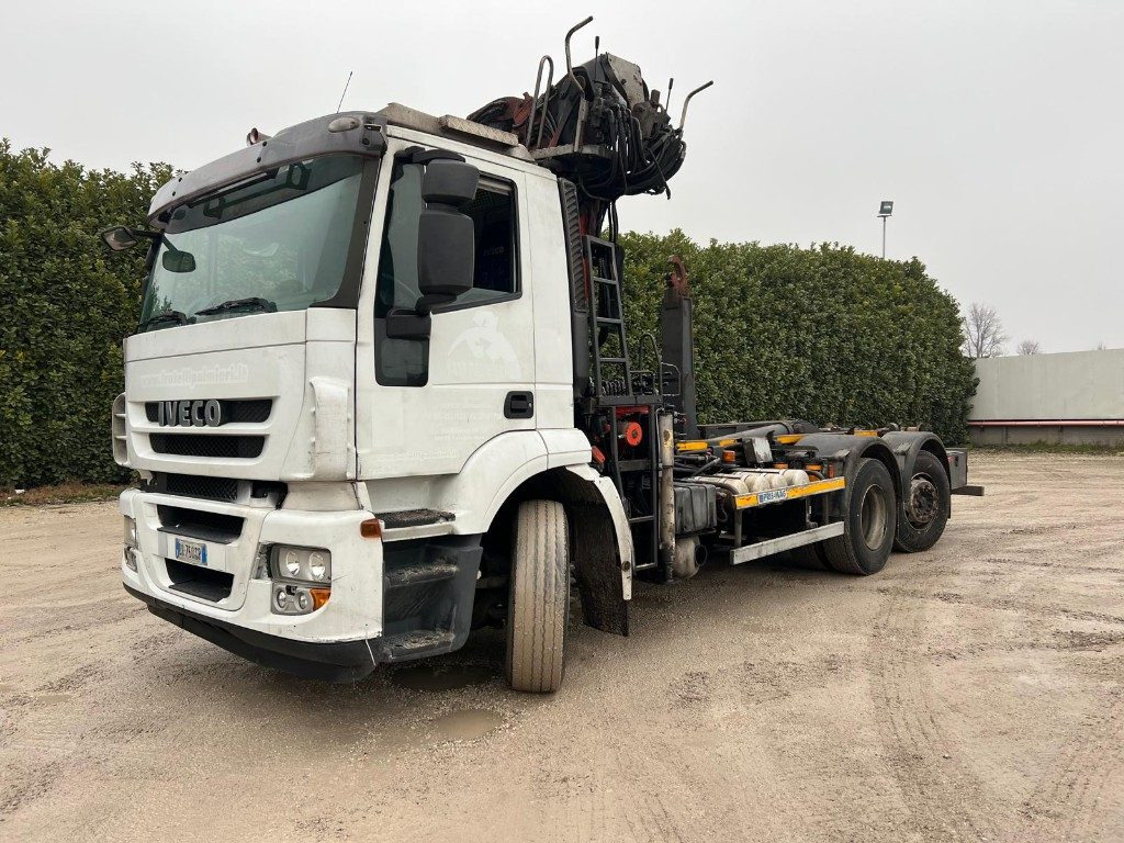 IVECO STRALIS 260S42 SCARRABILE USATO CON GRU - Hook lift truck: picture 1 IVECO STRALIS 260S42 SCARRABILE USATO CON GRU - Hook lift truck: picture 1