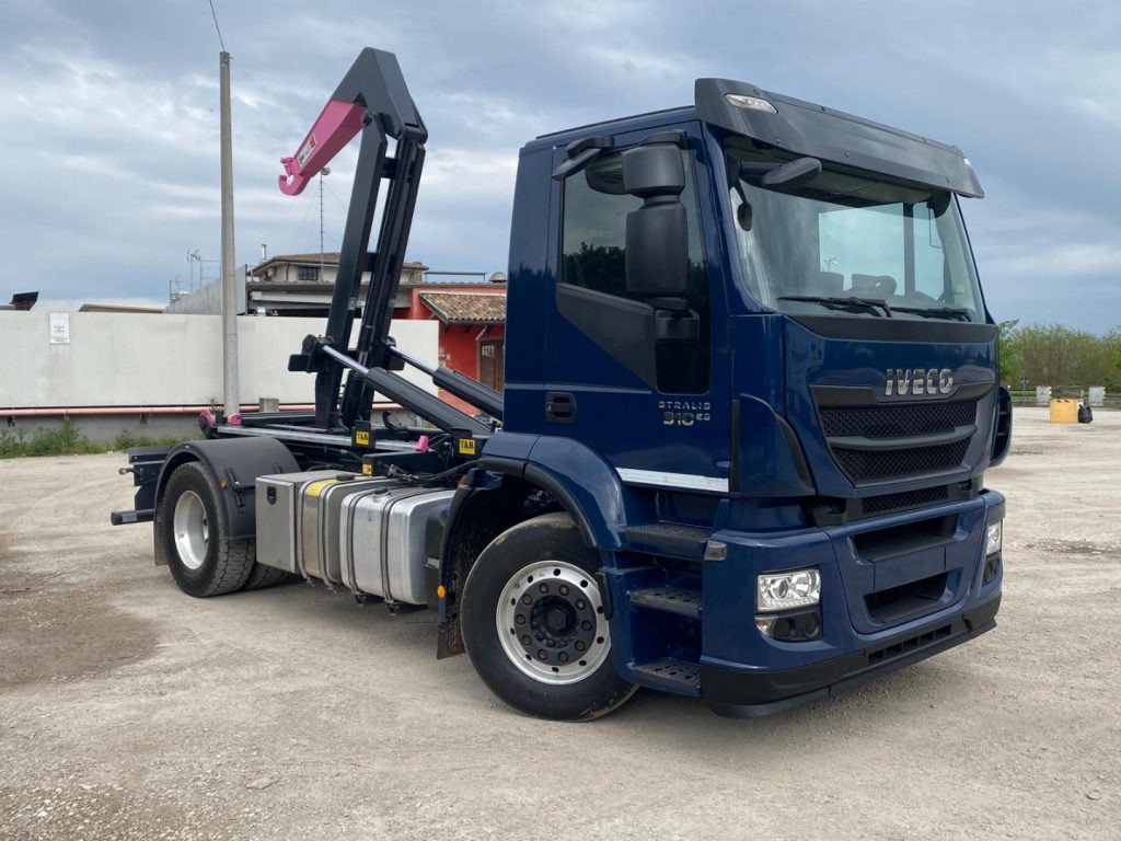 IVECO STRALIS 310 SCARRABILE FULL PNEUMATICO - Hook lift truck: picture 2 IVECO STRALIS 310 SCARRABILE FULL PNEUMATICO - Hook lift truck: picture 2