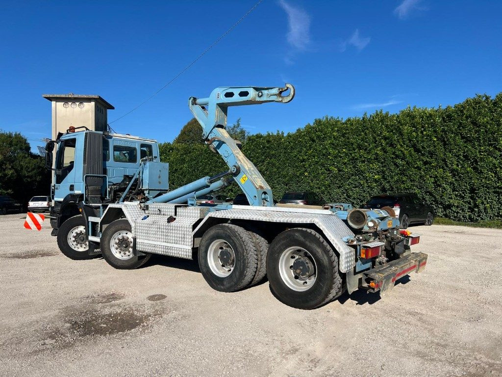 IVECO TRAKKER 450 SCARRABILE - Hook lift truck: picture 4 IVECO TRAKKER 450 SCARRABILE - Hook lift truck: picture 4