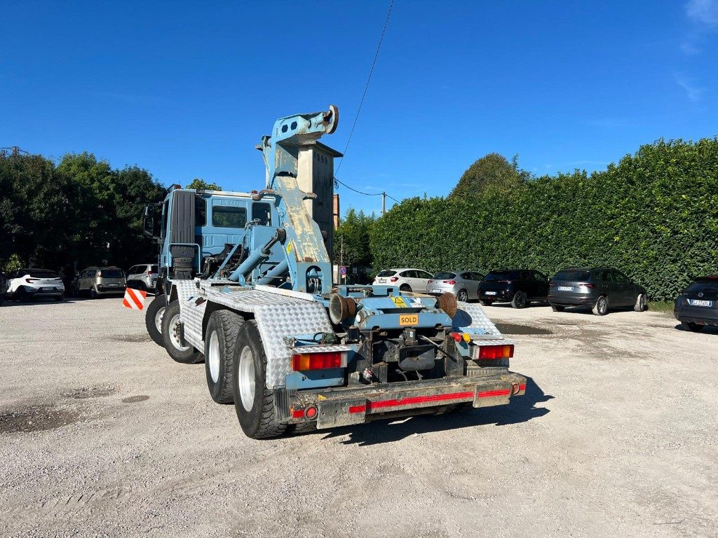 IVECO TRAKKER 450 SCARRABILE - Hook lift truck: picture 5 IVECO TRAKKER 450 SCARRABILE - Hook lift truck: picture 5