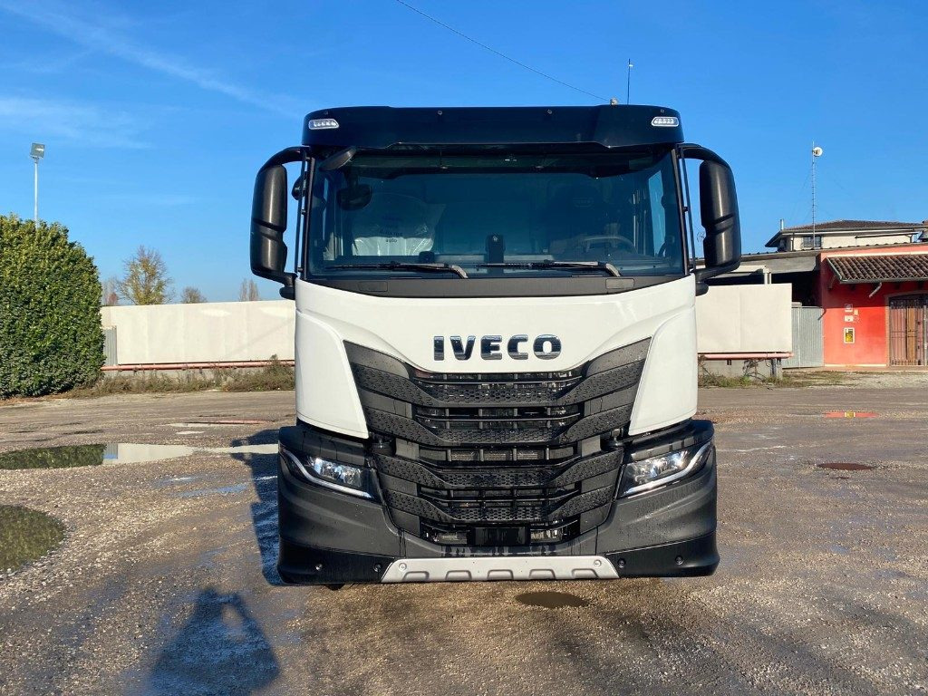 IVECO X-WAY AD280X48 NUOVO SCARRABILE PASSO 4500 - Hook lift truck: picture 2 IVECO X-WAY AD280X48 NUOVO SCARRABILE PASSO 4500 - Hook lift truck: picture 2