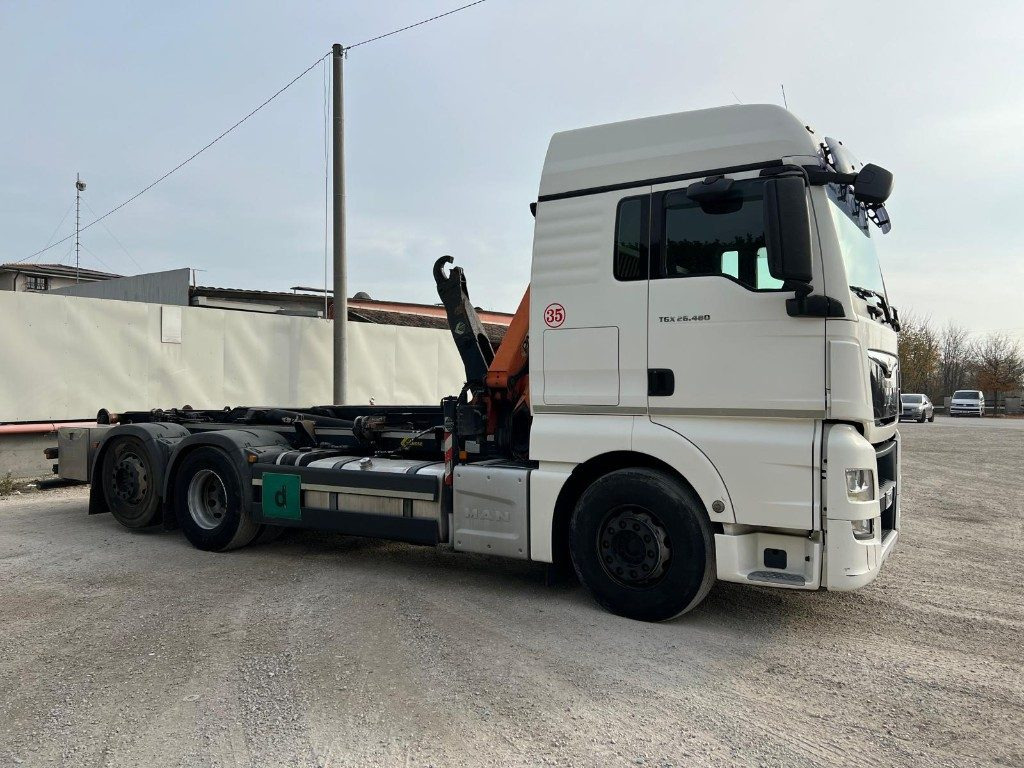 Hook lift truck MAN TGX 26.480 SCARRABILE CON GRU DIETRO CABINA: picture 8