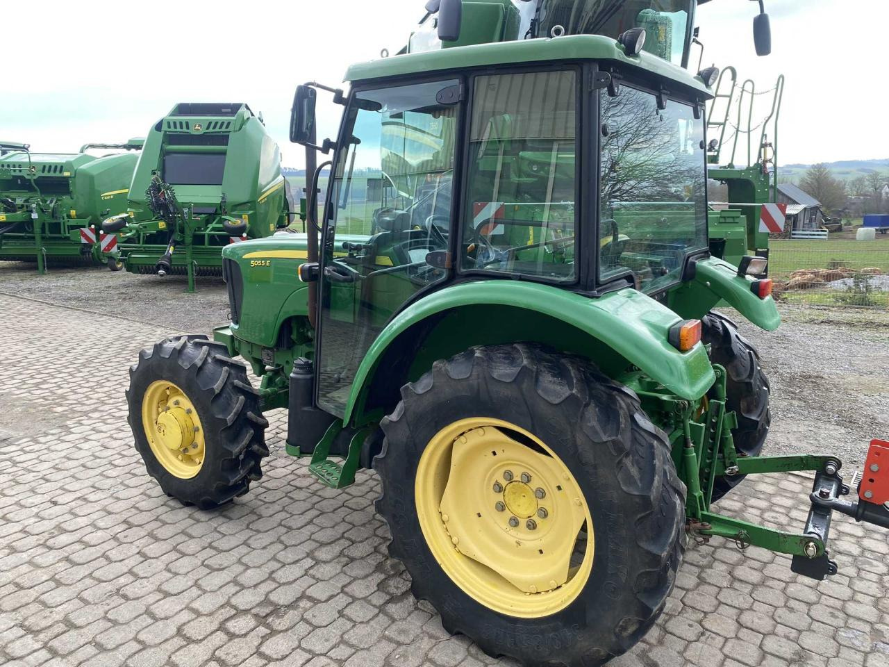 John Deere 5055E - Farm tractor: picture 5 John Deere 5055E - Farm tractor: picture 5