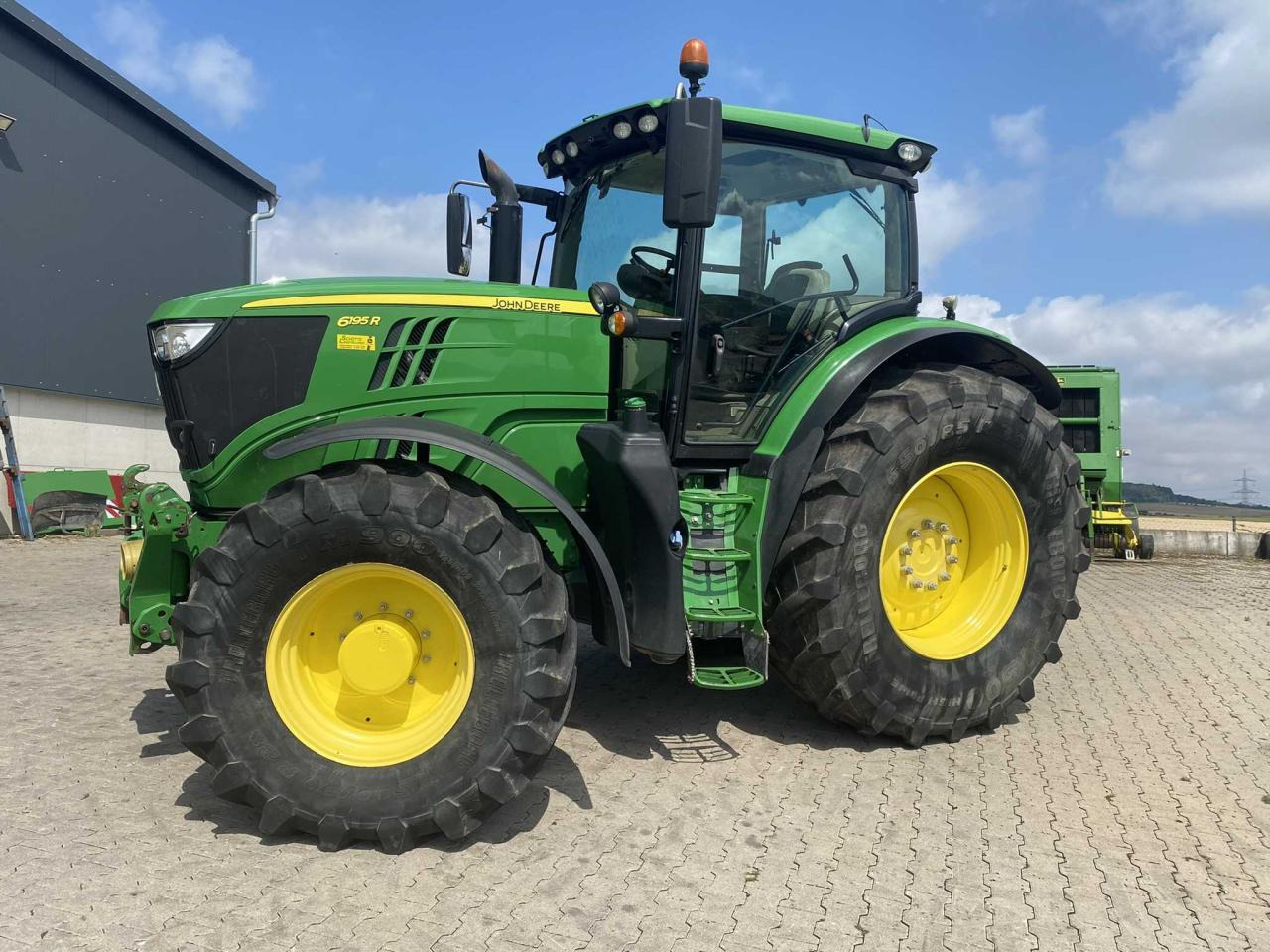 John Deere 6195R - Farm tractor: picture 1 John Deere 6195R - Farm tractor: picture 1