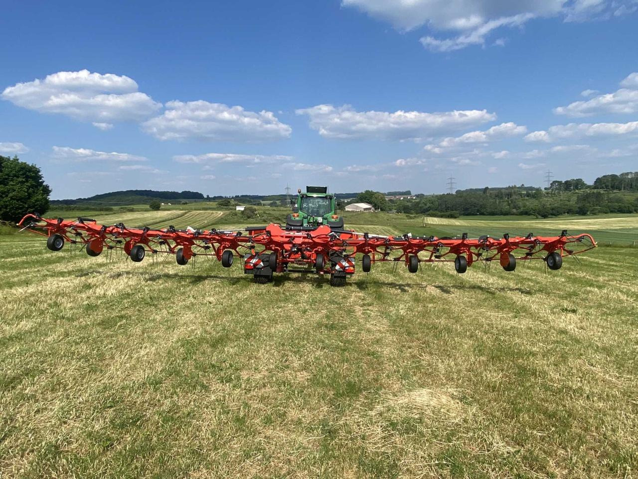 Kuhn GF13003T - Tedder/ Rake: picture 5 Kuhn GF13003T - Tedder/ Rake: picture 5