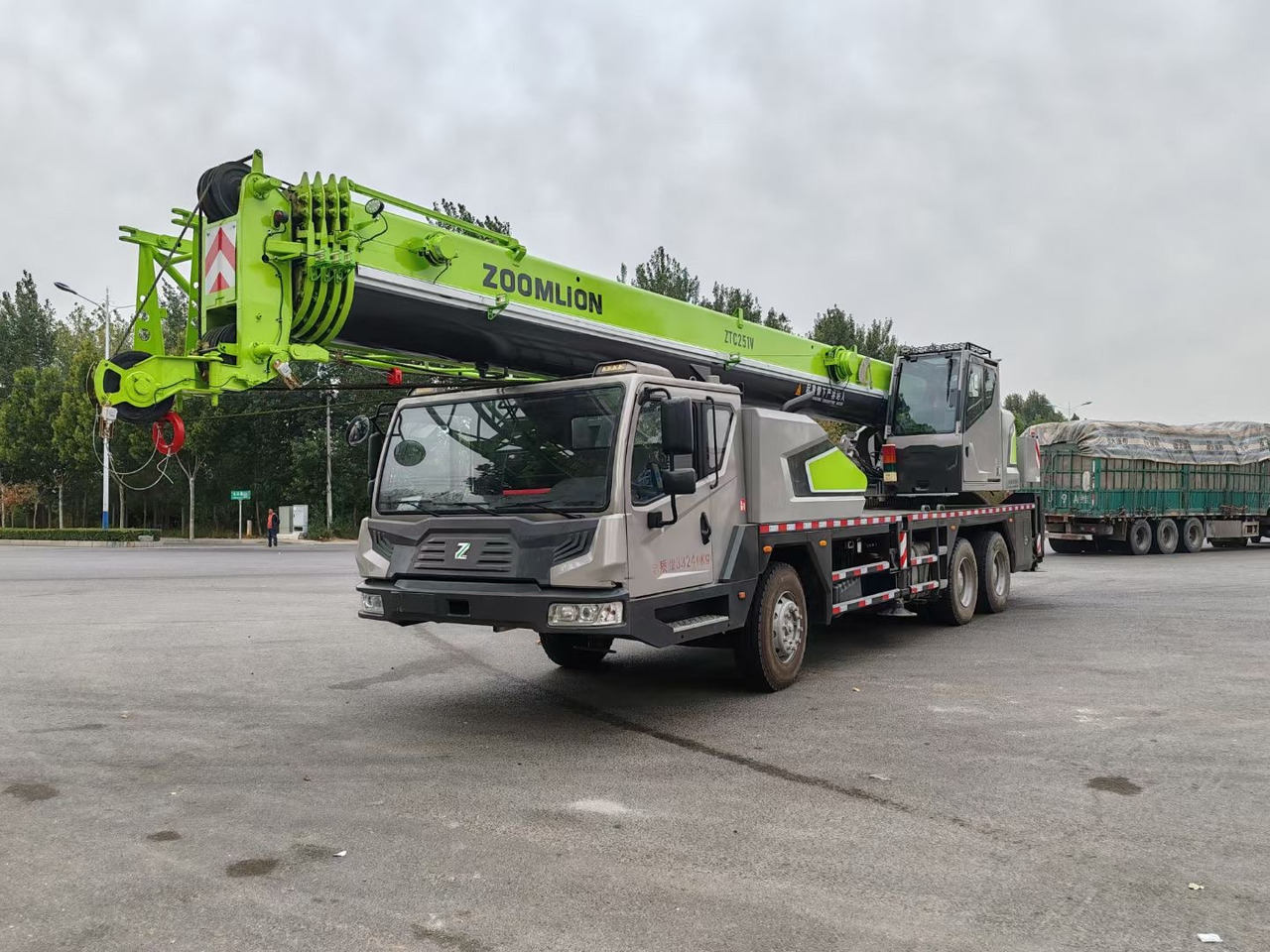 ZOOMLION ZTC251V 25 TON TRUCK CRANE - Mobile crane: picture 1 ZOOMLION ZTC251V 25 TON TRUCK CRANE - Mobile crane: picture 1