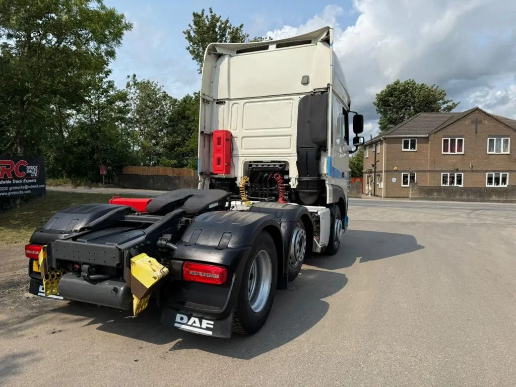 Tractor unit DAF XF 105: picture 6