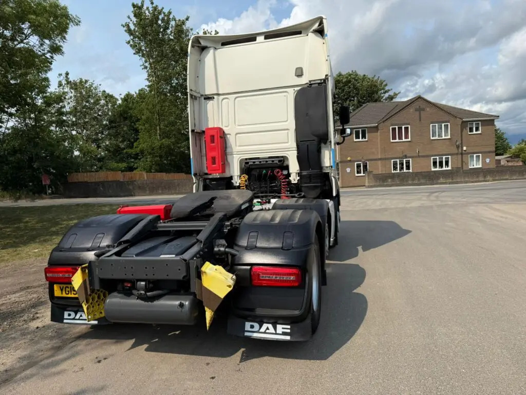 Tractor unit DAF XF 105: picture 7