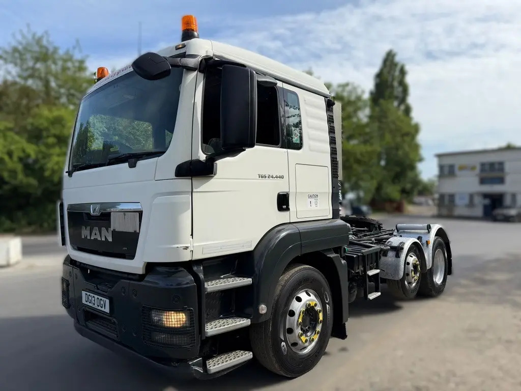 MAN TGS 24 - Tractor unit: picture 1 MAN TGS 24 - Tractor unit: picture 1