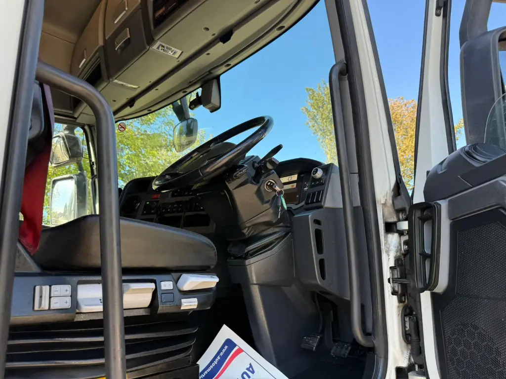 Tractor unit Renault T 480 6x2 - RHD (UBS): picture 9 Tractor unit Renault T 480 6x2 - RHD (UBS): picture 9