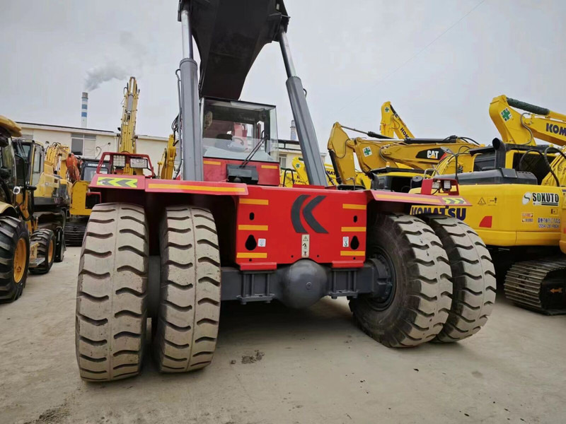 Kalmar DRF450 - Reach stacker: picture 5 Kalmar DRF450 - Reach stacker: picture 5