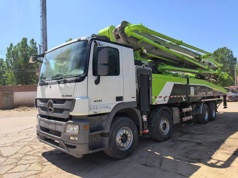 Mercedes-Benz Actros - Concrete pump truck: picture 4 Mercedes-Benz Actros - Concrete pump truck: picture 4