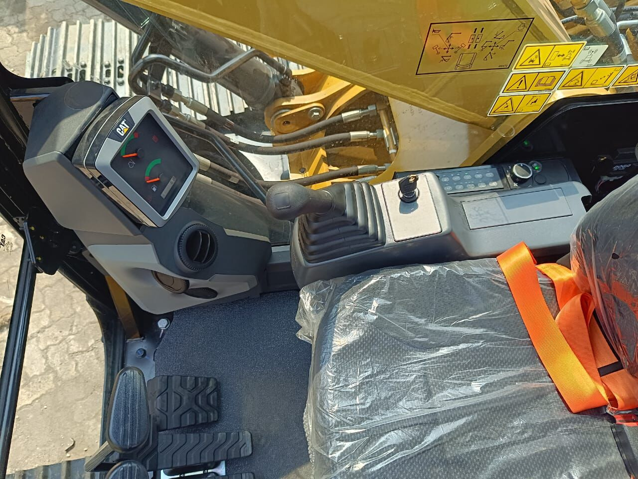 New Caterpillar 320D3GC tracked excavator - Crawler excavator: picture 4 New Caterpillar 320D3GC tracked excavator - Crawler excavator: picture 4