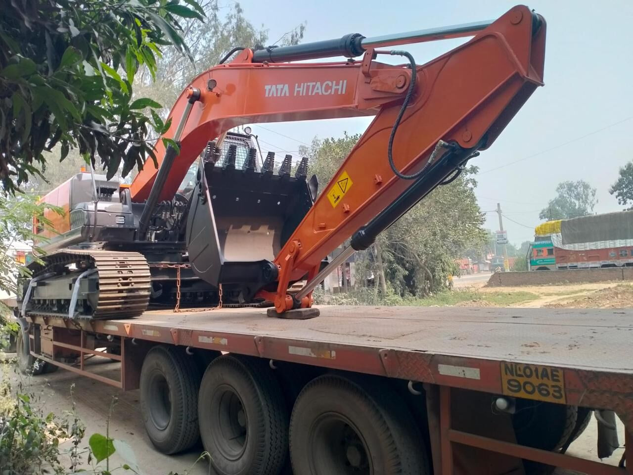 New Hitachi ZX220 LC tracked excavator - Crawler excavator: picture 2 New Hitachi ZX220 LC tracked excavator - Crawler excavator: picture 2