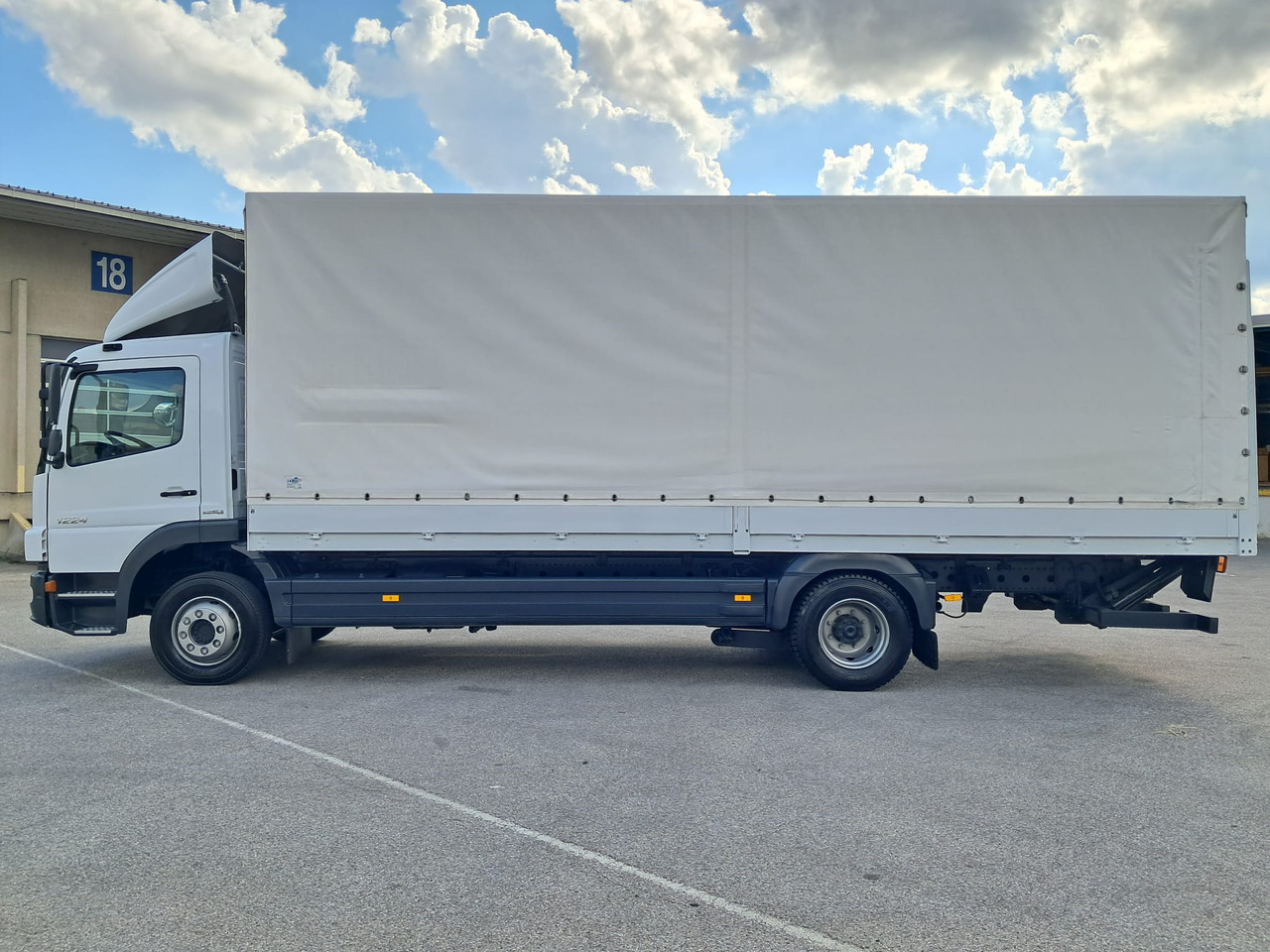 MERCEDES-BENZ ATEGO 12 24 Plane LBW | Klima | Schaltgetriebe - Curtain side truck: picture 4 MERCEDES-BENZ ATEGO 12 24 Plane LBW | Klima | Schaltgetriebe - Curtain side truck: picture 4