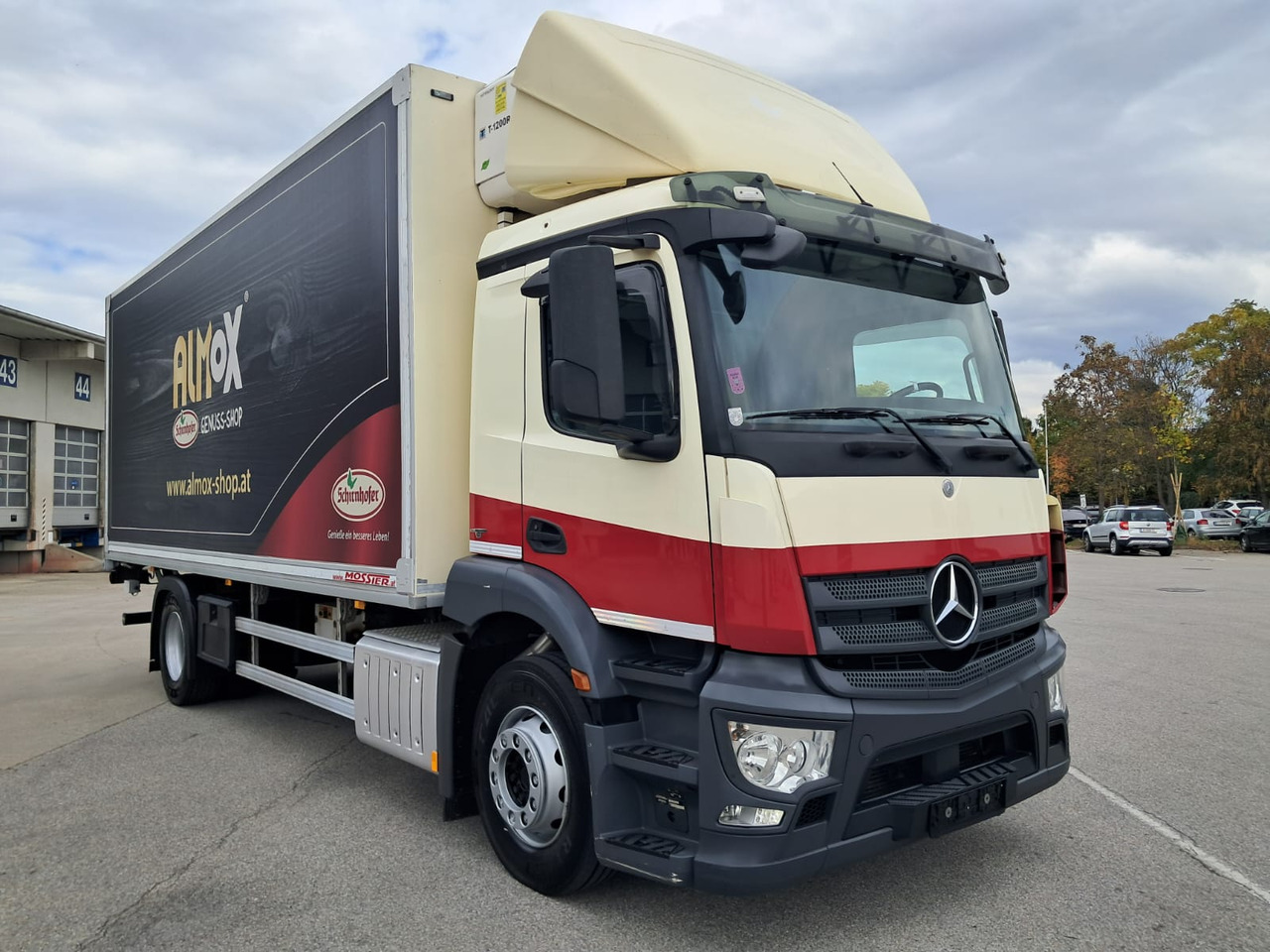 MERCEDES-BENZ Antos 1833 Kühlkoffer LBW | Standheizung | Euro 6 - Refrigerator truck: picture 2 MERCEDES-BENZ Antos 1833 Kühlkoffer LBW | Standheizung | Euro 6 - Refrigerator truck: picture 2
