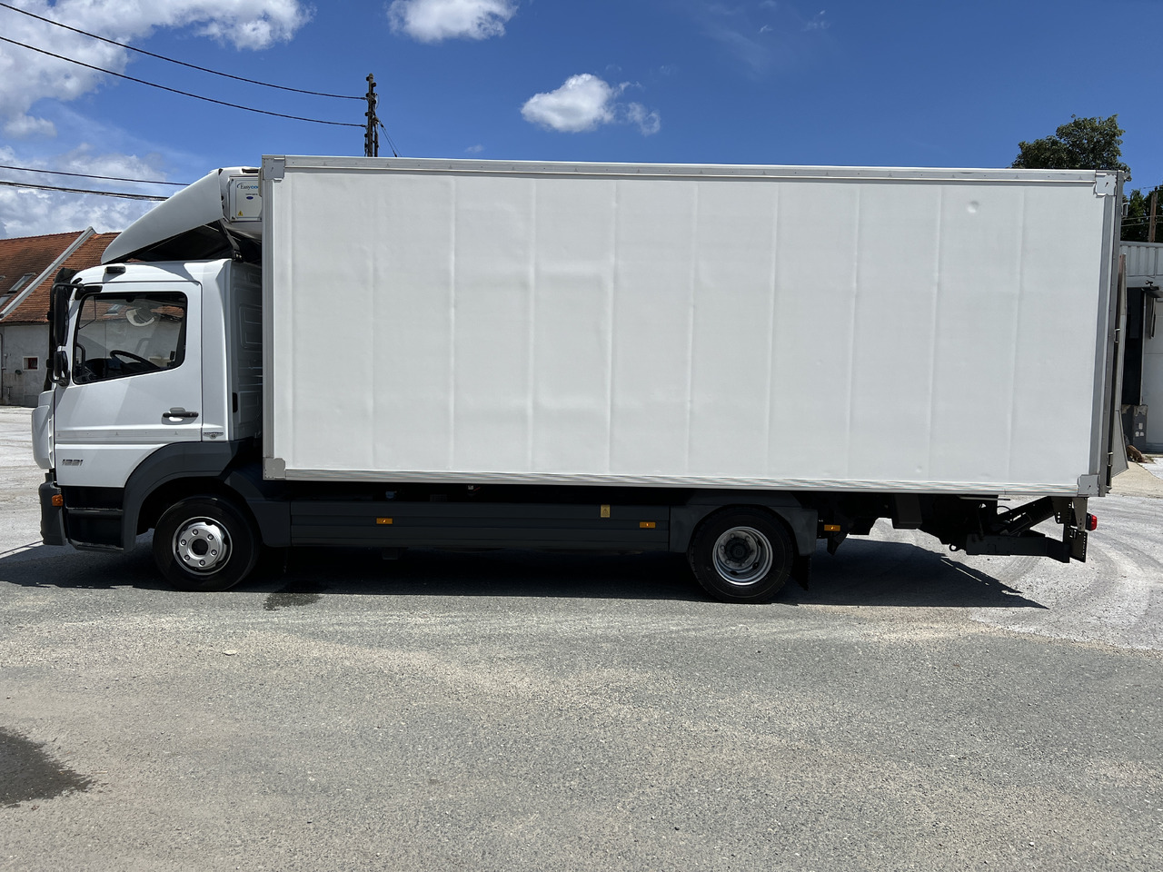 MERCEDES-BENZ Mercedes-Benz Atego 1221 Kühlkoffer mit LBW | EZ 2016 | | Klima | Tempomat | Diff. Hinterachse - Refrigerator truck: picture 3 MERCEDES-BENZ Mercedes-Benz Atego 1221 Kühlkoffer mit LBW | EZ 2016 | | Klima | Tempomat | Diff. Hinterachse - Refrigerator truck: picture 3