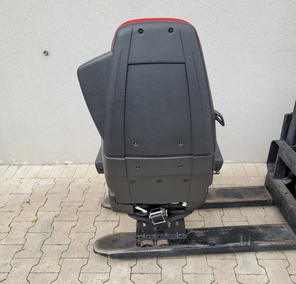 FOTEL KIEROWCY VOLVO FH4 ORYGINAŁ CHWALIM116 - Seat for Truck: picture 4 FOTEL KIEROWCY VOLVO FH4 ORYGINAŁ CHWALIM116 - Seat for Truck: picture 4