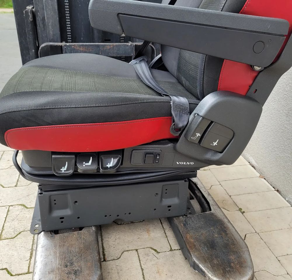 FOTEL KIEROWCY VOLVO FH4 ORYGINAŁ CHWALIM116 - Seat for Truck: picture 3 FOTEL KIEROWCY VOLVO FH4 ORYGINAŁ CHWALIM116 - Seat for Truck: picture 3