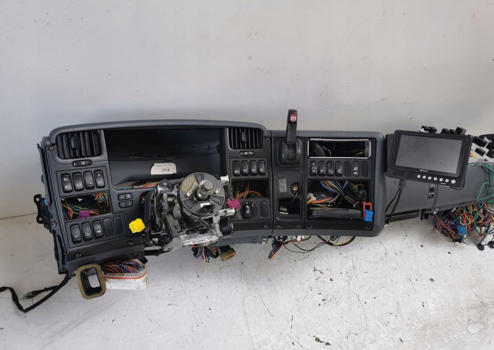 KONSOLA SCANIA R XPI G - Dashboard for Truck: picture 3 KONSOLA SCANIA R XPI G - Dashboard for Truck: picture 3