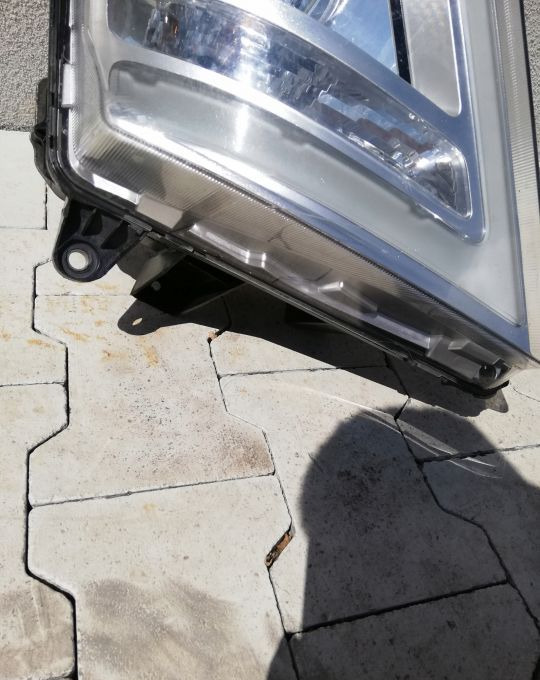 LAMPA XENON VOLVO FH4 FH 4 FM RH ORYGINAŁ - Headlight: picture 3 LAMPA XENON VOLVO FH4 FH 4 FM RH ORYGINAŁ - Headlight: picture 3