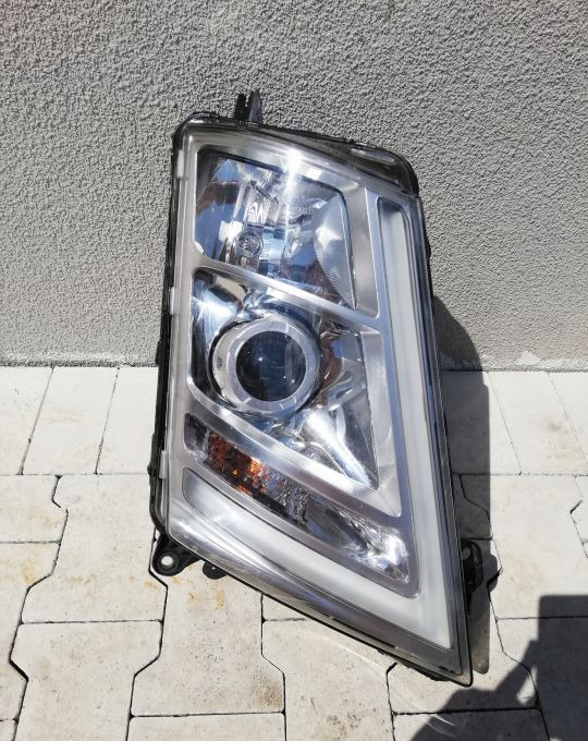 LAMPA XENON VOLVO FH4 FH 4 FM RH ORYGINAŁ - Headlight: picture 1 LAMPA XENON VOLVO FH4 FH 4 FM RH ORYGINAŁ - Headlight: picture 1