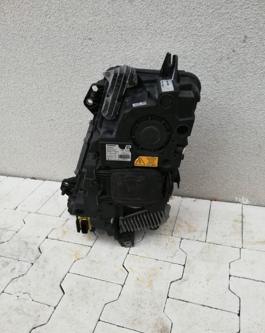 LAMPA XENON VOLVO FH4 FH 4 FM RH ORYGINAŁ - Headlight: picture 3 LAMPA XENON VOLVO FH4 FH 4 FM RH ORYGINAŁ - Headlight: picture 3