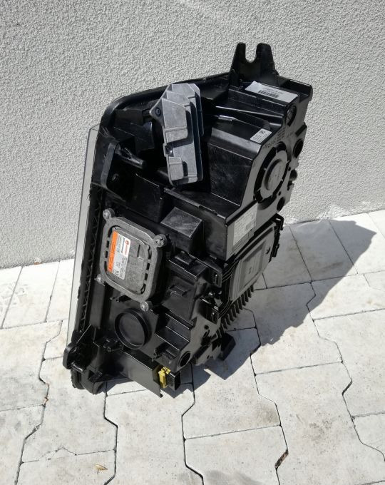 LAMPA XENON VOLVO FH4 FH 4 FM RH ORYGINAŁ - Headlight: picture 4 LAMPA XENON VOLVO FH4 FH 4 FM RH ORYGINAŁ - Headlight: picture 4
