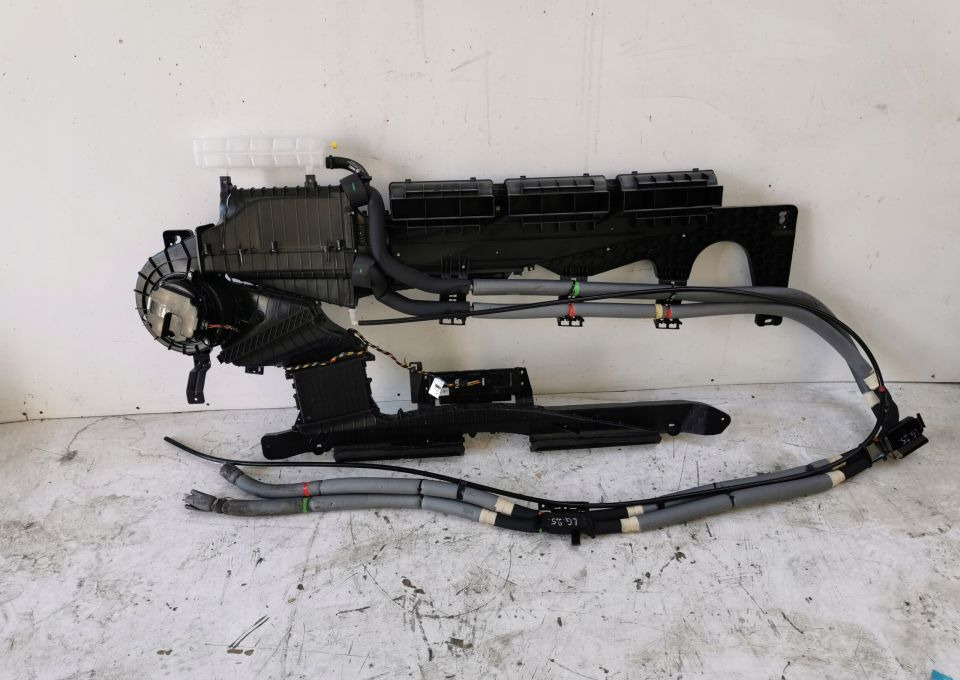 NAGRZEWNICA KLIMATYZACJI POSTOJOWEJ ACTROS MP4 - Heating/ Ventilation for Truck: picture 1 NAGRZEWNICA KLIMATYZACJI POSTOJOWEJ ACTROS MP4 - Heating/ Ventilation for Truck: picture 1
