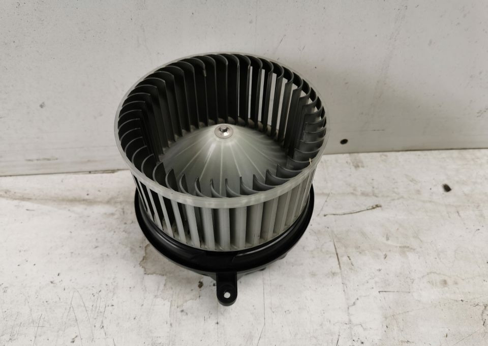 Silniczek nagrzewnicy MERCEDES ACTROS MP4 - Blower motor for Truck: picture 1 Silniczek nagrzewnicy MERCEDES ACTROS MP4 - Blower motor for Truck: picture 1