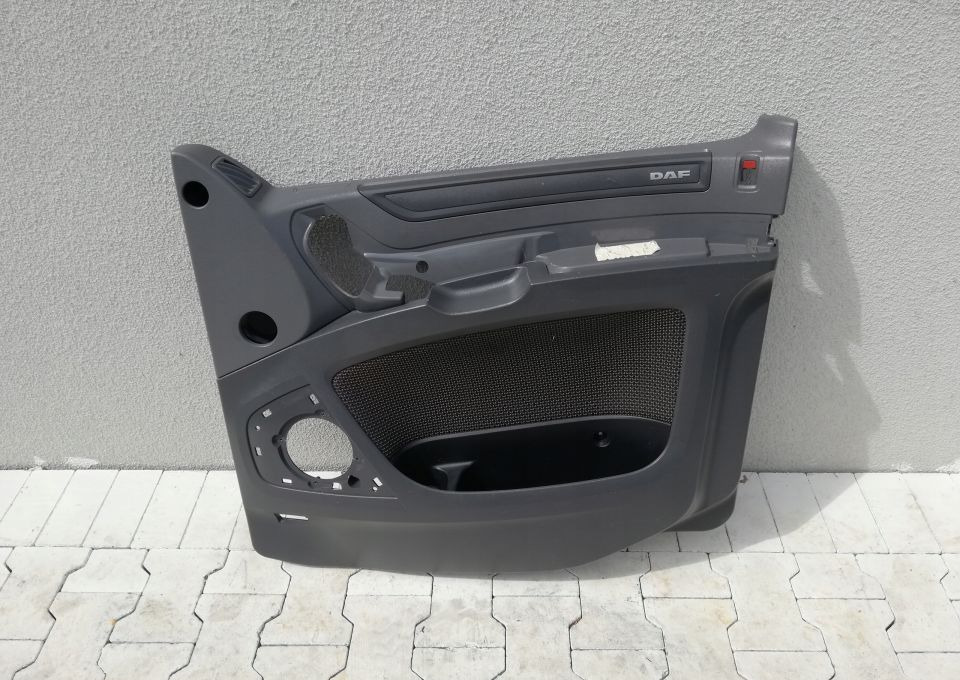 TAPICERKA BOCZEK DRZWI DAF XF 106 RH 1679386 - Door and parts for Truck: picture 1 TAPICERKA BOCZEK DRZWI DAF XF 106 RH 1679386 - Door and parts for Truck: picture 1