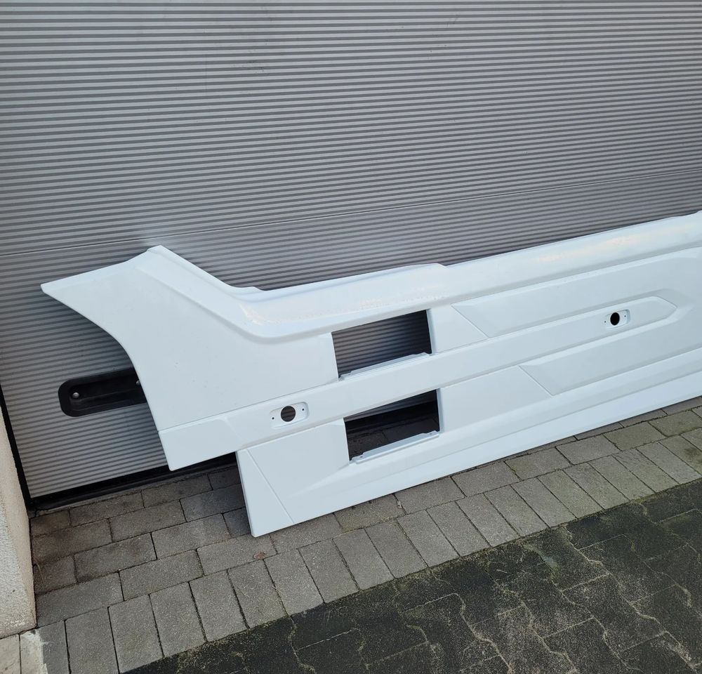ZABUDOWA MIEDZYOSIOWA SPOJLER DAF XG XG+ 2292740 LH ORYGINAŁ CHWALIM116 - Aerodynamics/ Spoiler for Truck: picture 3 ZABUDOWA MIEDZYOSIOWA SPOJLER DAF XG XG+ 2292740 LH ORYGINAŁ CHWALIM116 - Aerodynamics/ Spoiler for Truck: picture 3