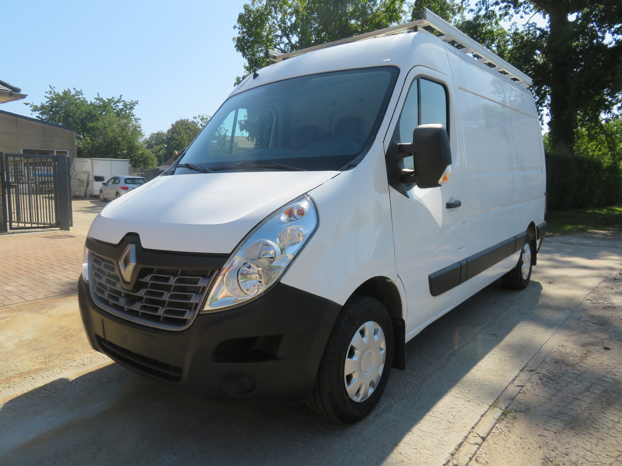 RENAULT Master 2.3dCi Energy Grand Confort & Media Nav - L2H2 - Small van: picture 3 RENAULT Master 2.3dCi Energy Grand Confort & Media Nav - L2H2 - Small van: picture 3
