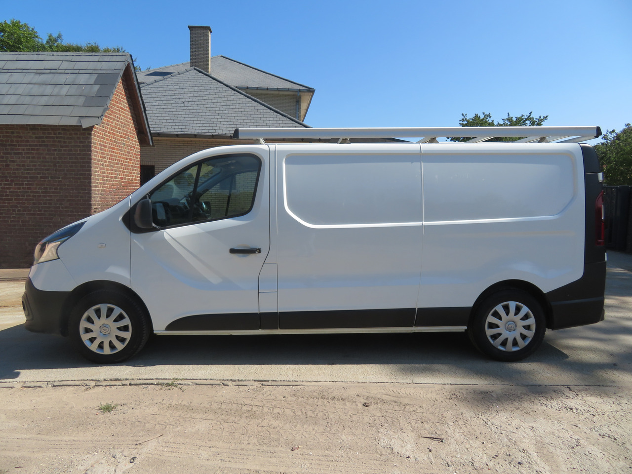 Renault Trafic 1.6dCi Grand Confort - L2H1 - Small van: picture 4 Renault Trafic 1.6dCi Grand Confort - L2H1 - Small van: picture 4