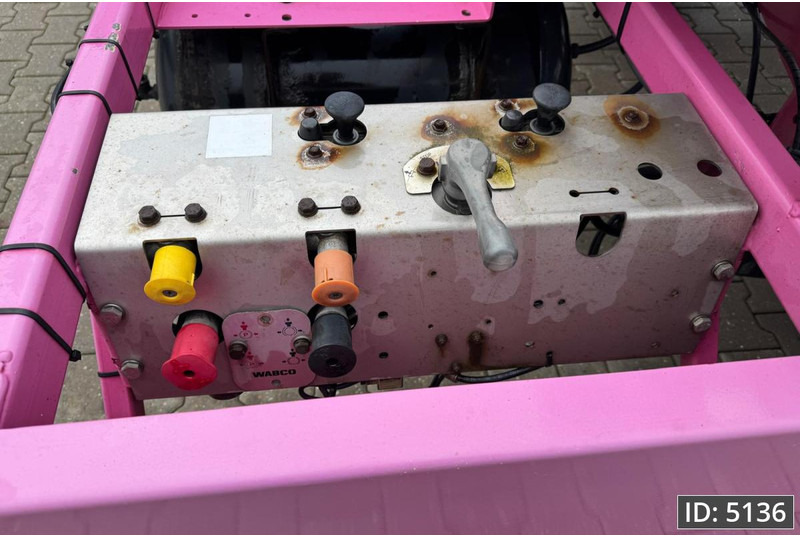 Broshuis 3UCC-39/45 Multi / 2x Extandable / 2x Lift Axle - Container transporter/ Swap body semi-trailer: picture 5 Broshuis 3UCC-39/45 Multi / 2x Extandable / 2x Lift Axle - Container transporter/ Swap body semi-trailer: picture 5