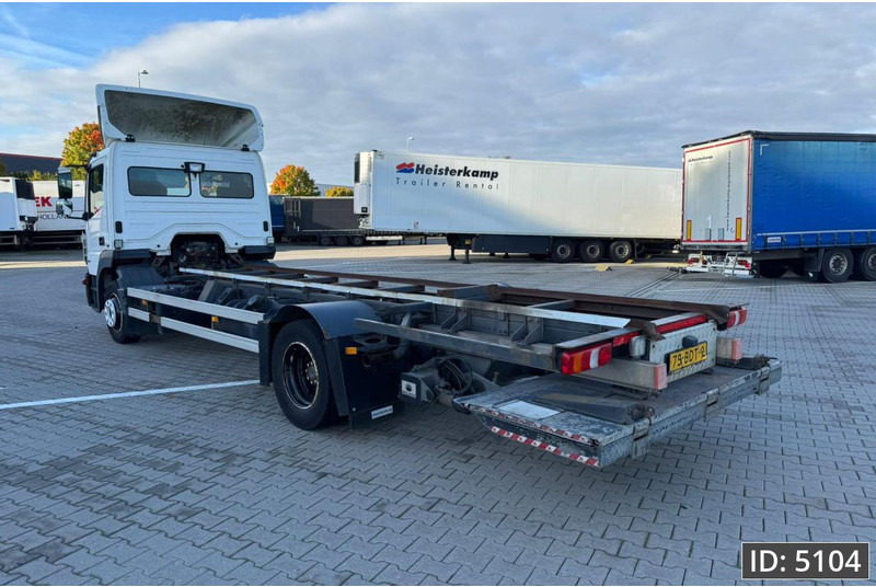 Mercedes-Benz Atego 1318 Day Cab, Euro 6, / BDF / DHOLLANDIA 2000KG - Container transporter/ Swap body truck: picture 2 Mercedes-Benz Atego 1318 Day Cab, Euro 6, / BDF / DHOLLANDIA 2000KG - Container transporter/ Swap body truck: picture 2