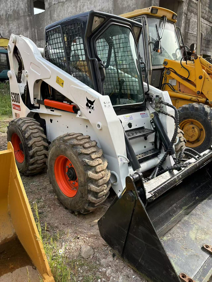 Skid steer loader BOBCAT S300: picture 6