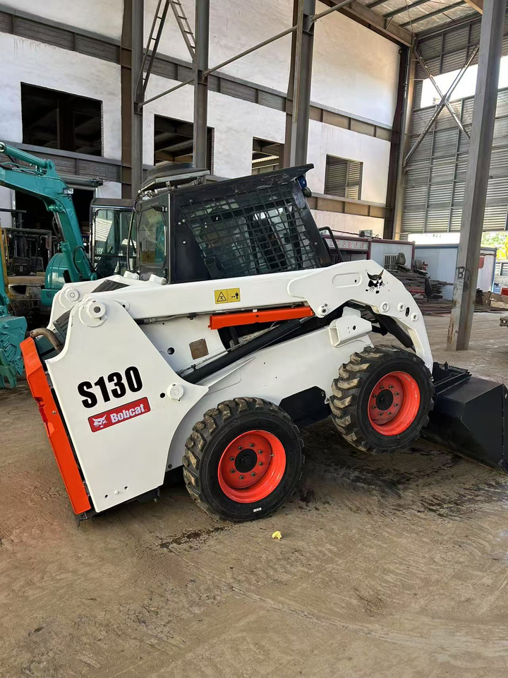 BOBCAT Skid Steer Loader S130 - Skid steer loader: picture 3 BOBCAT Skid Steer Loader S130 - Skid steer loader: picture 3