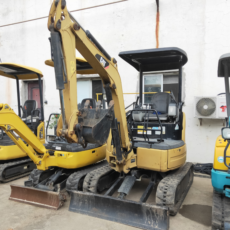 CATERPILLAR 302C - Mini excavator: picture 1 CATERPILLAR 302C - Mini excavator: picture 1