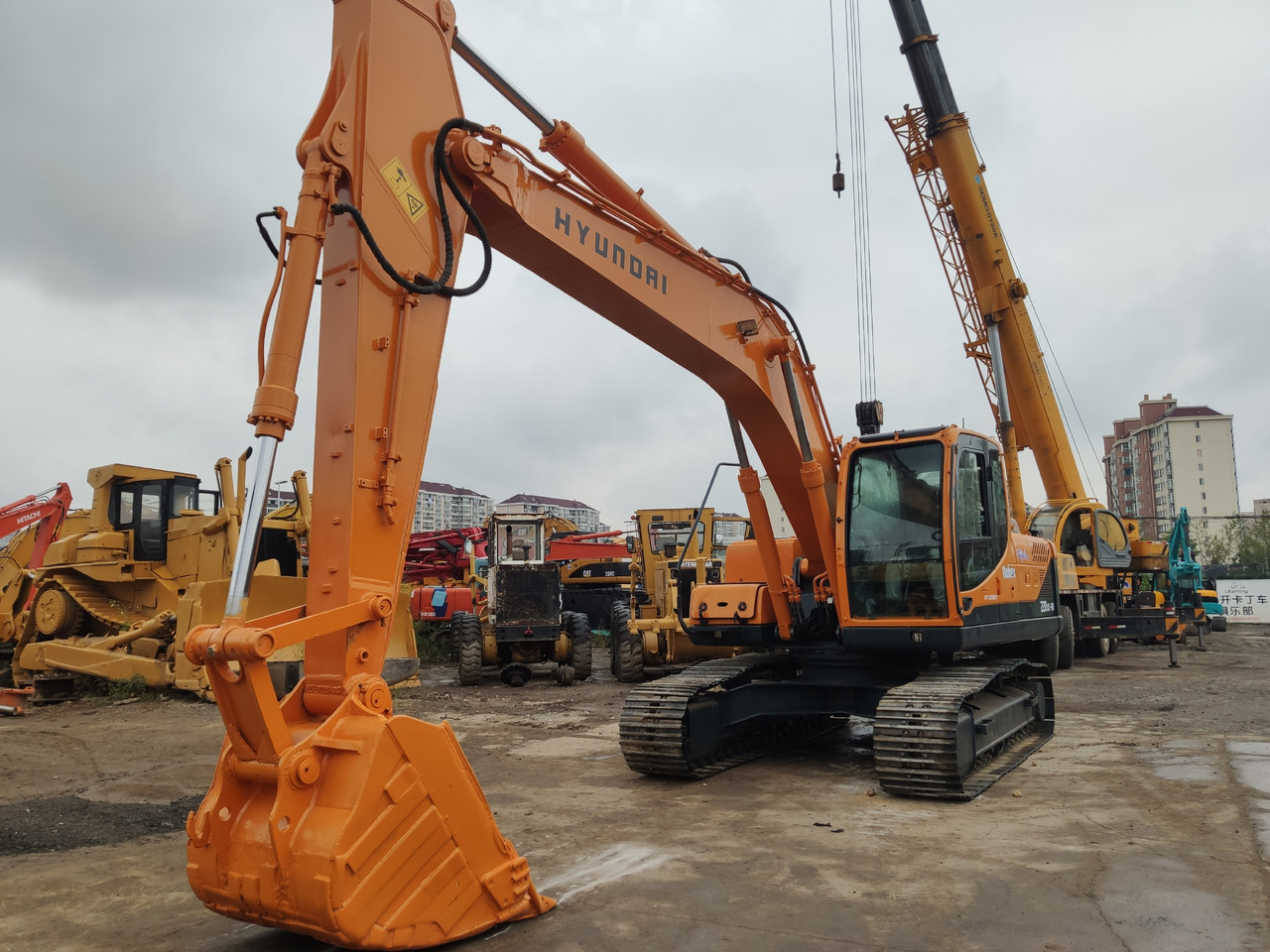 HYUNDAI R220-9S Excavator Click for Discount - Excavator: picture 4 HYUNDAI R220-9S Excavator Click for Discount - Excavator: picture 4
