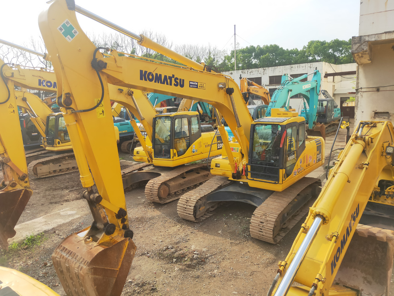 KOMATSU PC200L - Crawler excavator: picture 3 KOMATSU PC200L - Crawler excavator: picture 3