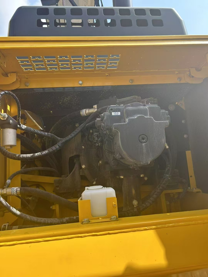 KOMATSU PC450-8 - Crawler excavator: picture 4 KOMATSU PC450-8 - Crawler excavator: picture 4