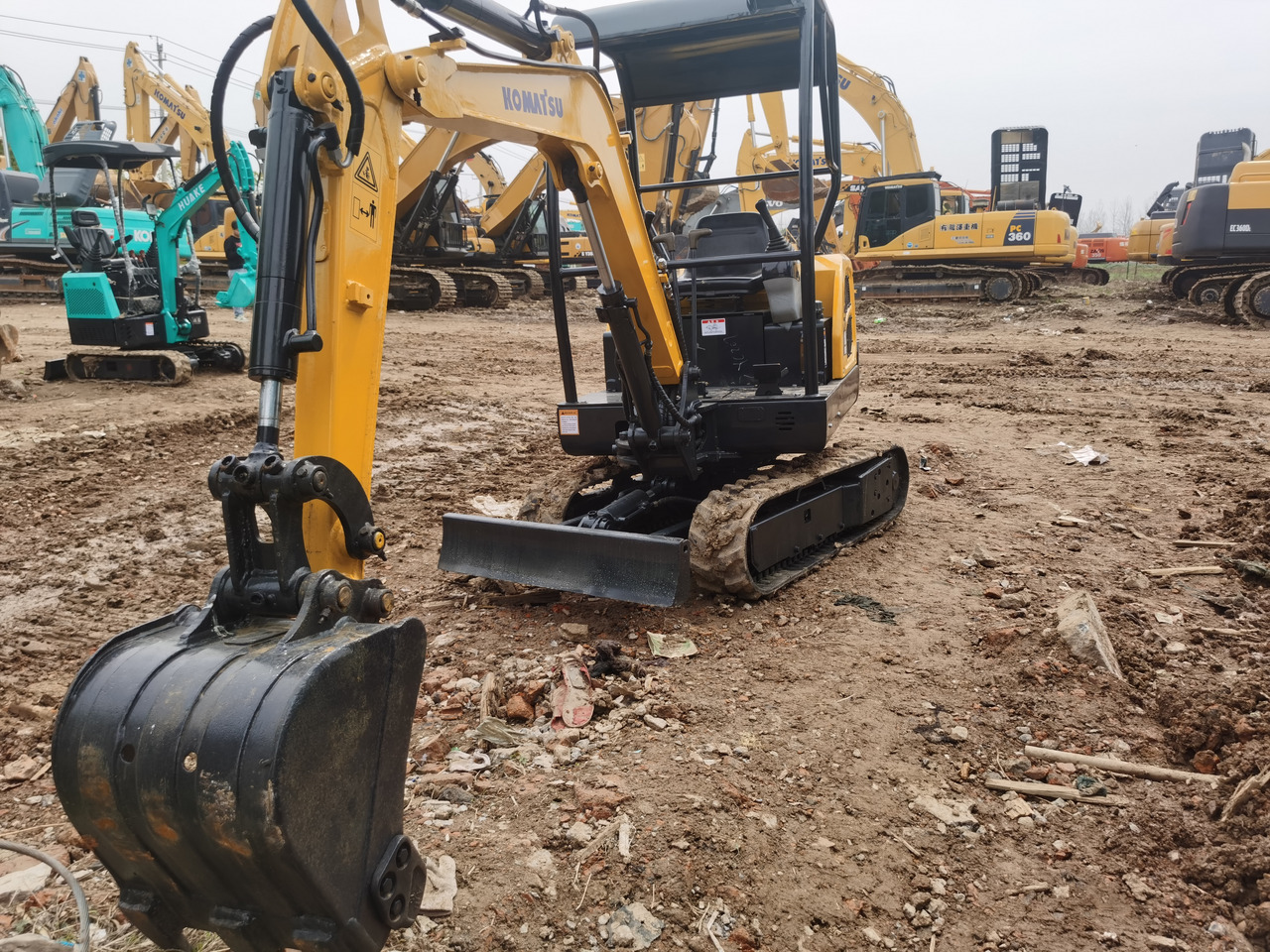 Komatsu PC18MR - Crawler excavator: picture 2 Komatsu PC18MR - Crawler excavator: picture 2