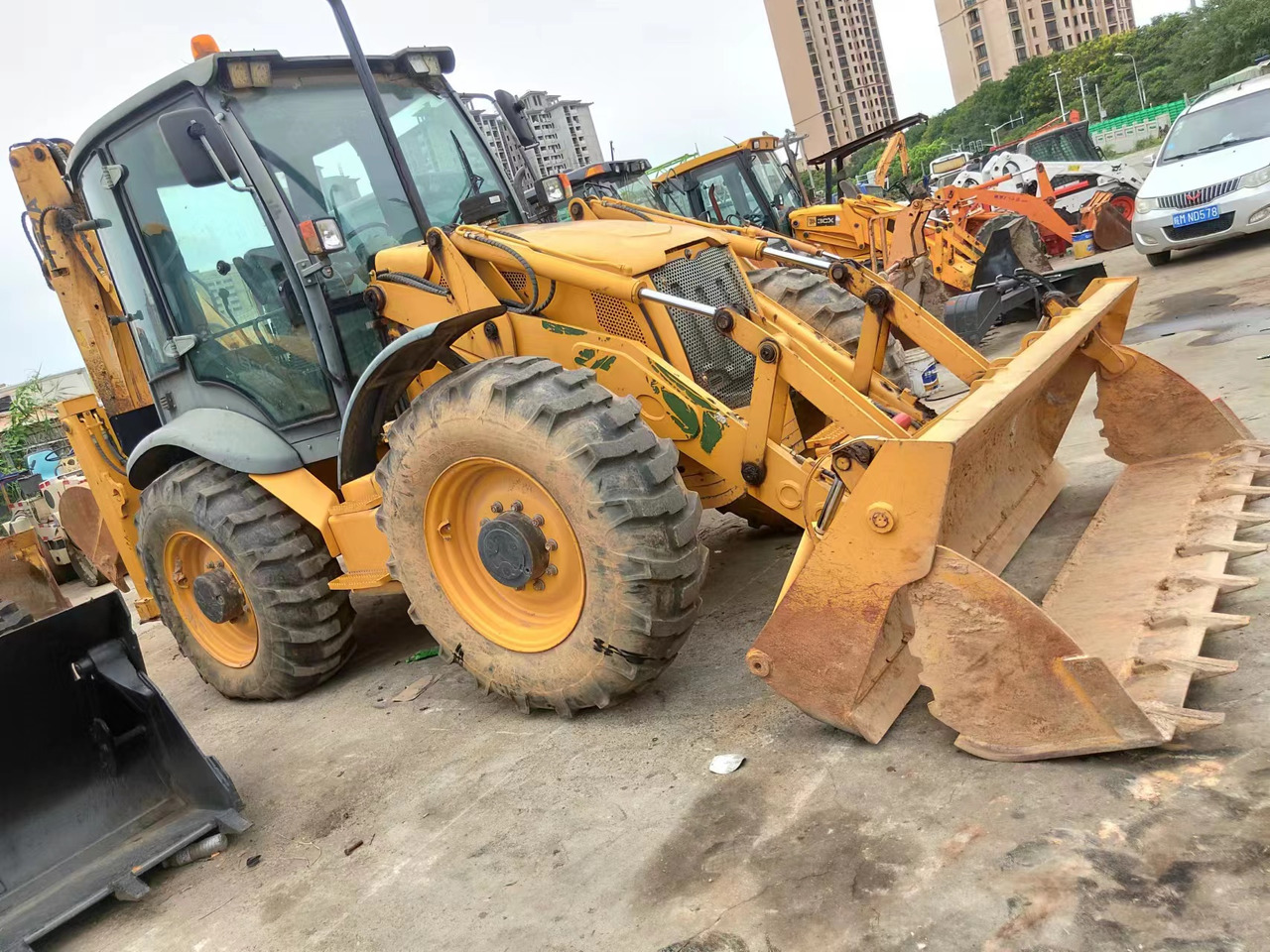 LIUGONG 777 - Backhoe loader: picture 3 LIUGONG 777 - Backhoe loader: picture 3