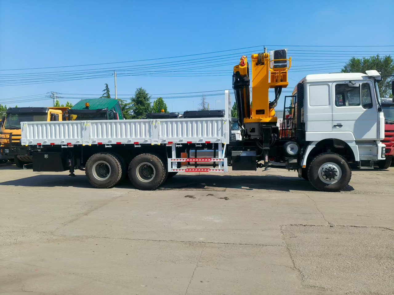 SHACMAN Truck Counted Crane 6x4 Click for Discount - Tipper: picture 2 SHACMAN Truck Counted Crane 6x4 Click for Discount - Tipper: picture 2