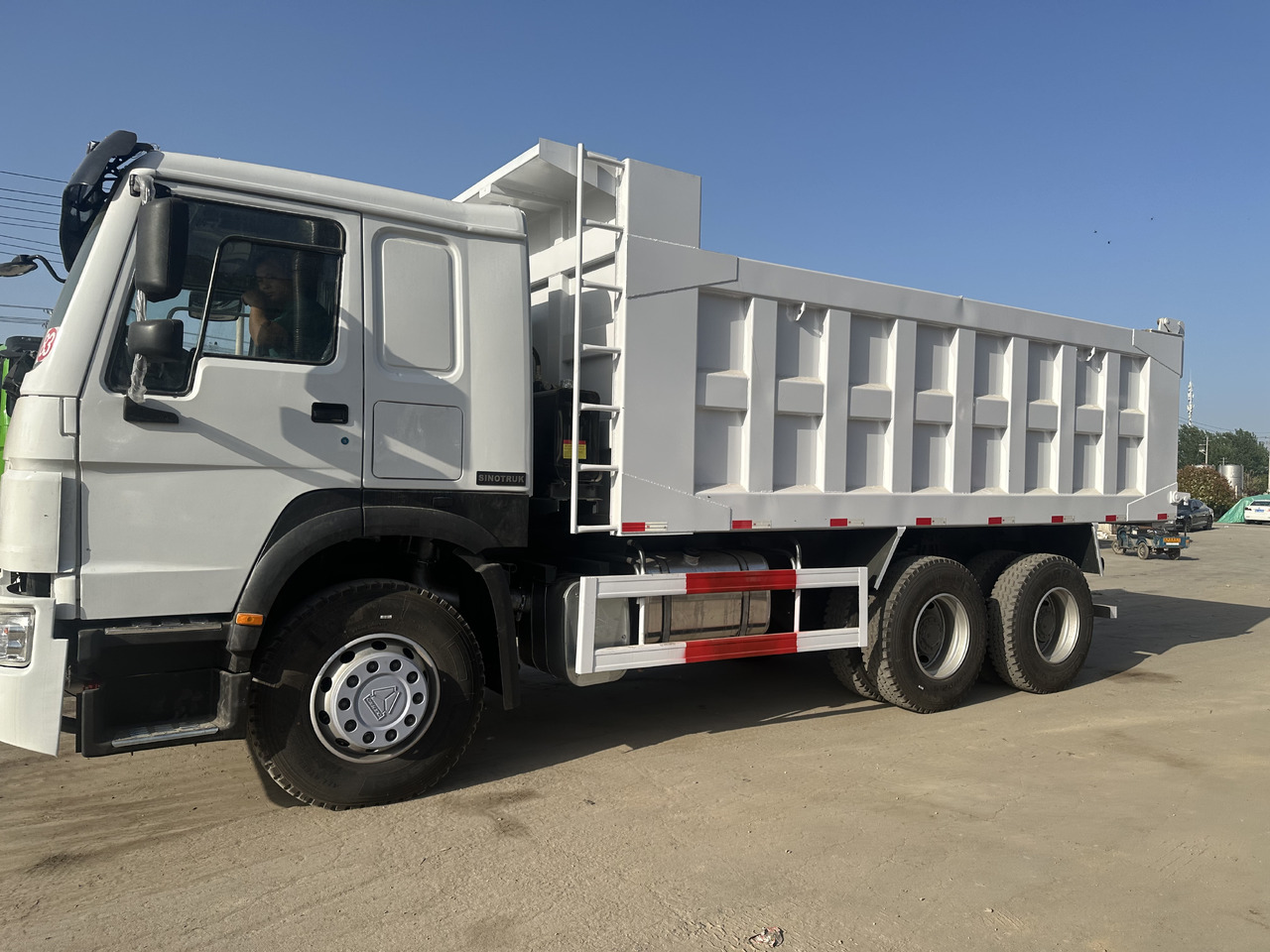 SINOTRUK HOWO 375 6X4 CLICK HERE FOR DISCOUNT - Tipper: picture 1 SINOTRUK HOWO 375 6X4 CLICK HERE FOR DISCOUNT - Tipper: picture 1