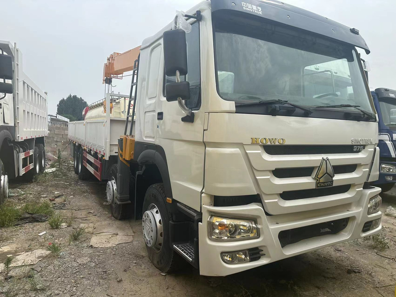 SINOTRUK HOWO 375 8X4 12TONS CLICK HERE FOR DISCOUNT - Crane truck: picture 1 SINOTRUK HOWO 375 8X4 12TONS CLICK HERE FOR DISCOUNT - Crane truck: picture 1