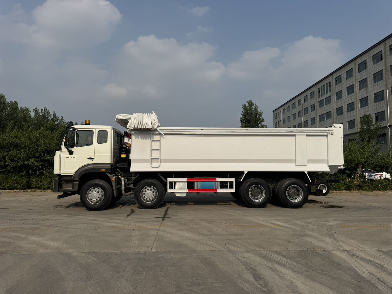 SINOTRUK HOWO Dump Truck 8x4 Click Here for Discount - Tipper: picture 3 SINOTRUK HOWO Dump Truck 8x4 Click Here for Discount - Tipper: picture 3