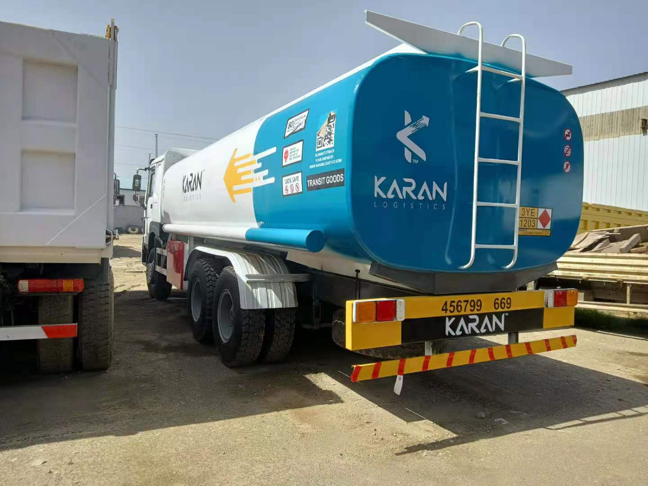 SINOTRUK Howo 371 Fuel Tanker Click Here For DISCOUNT - Tanker truck: picture 3 SINOTRUK Howo 371 Fuel Tanker Click Here For DISCOUNT - Tanker truck: picture 3