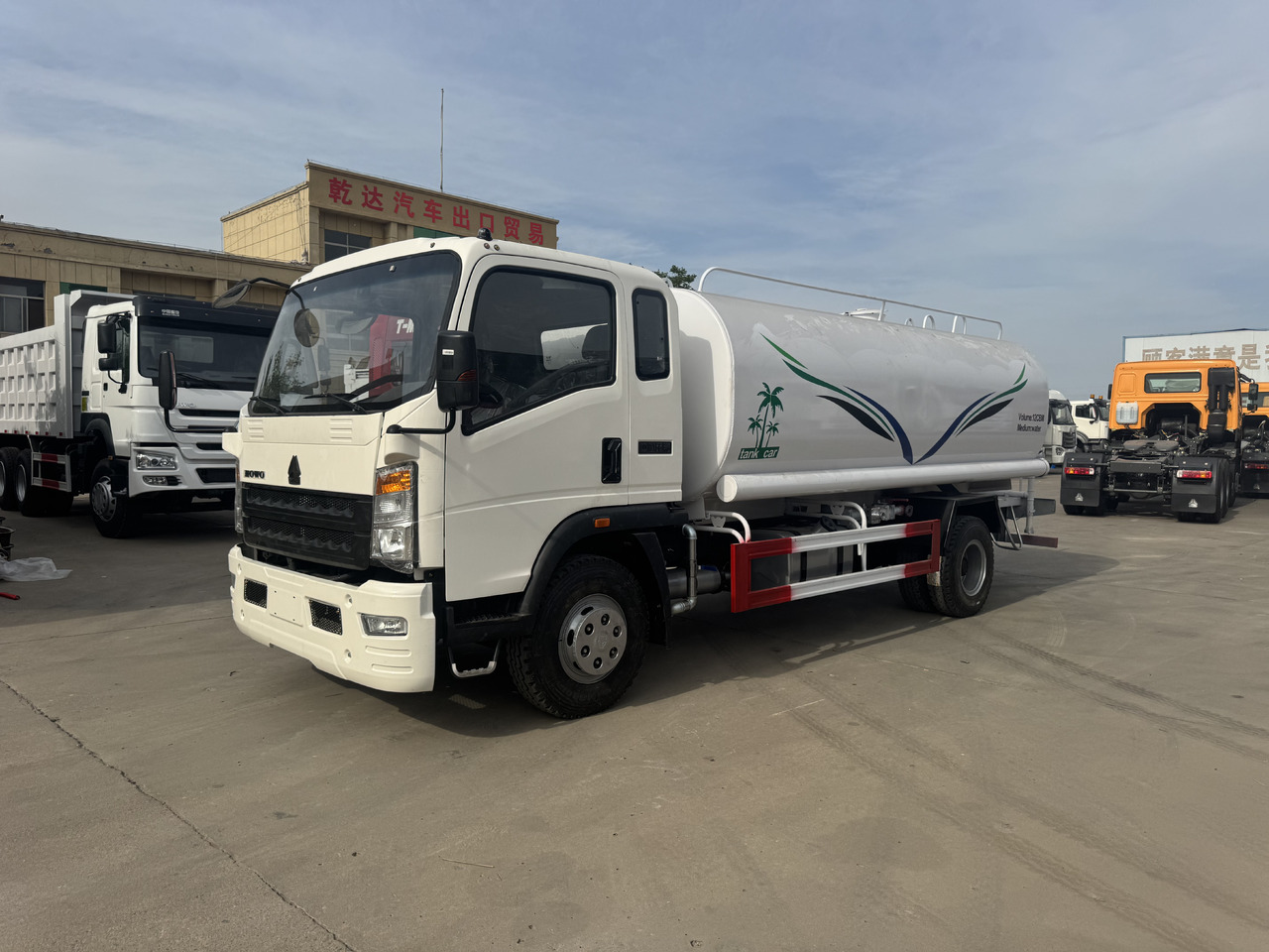 SINOTRUK Howo Water Tanker Click Here For DISCOUNT - Tanker truck: picture 1 SINOTRUK Howo Water Tanker Click Here For DISCOUNT - Tanker truck: picture 1
